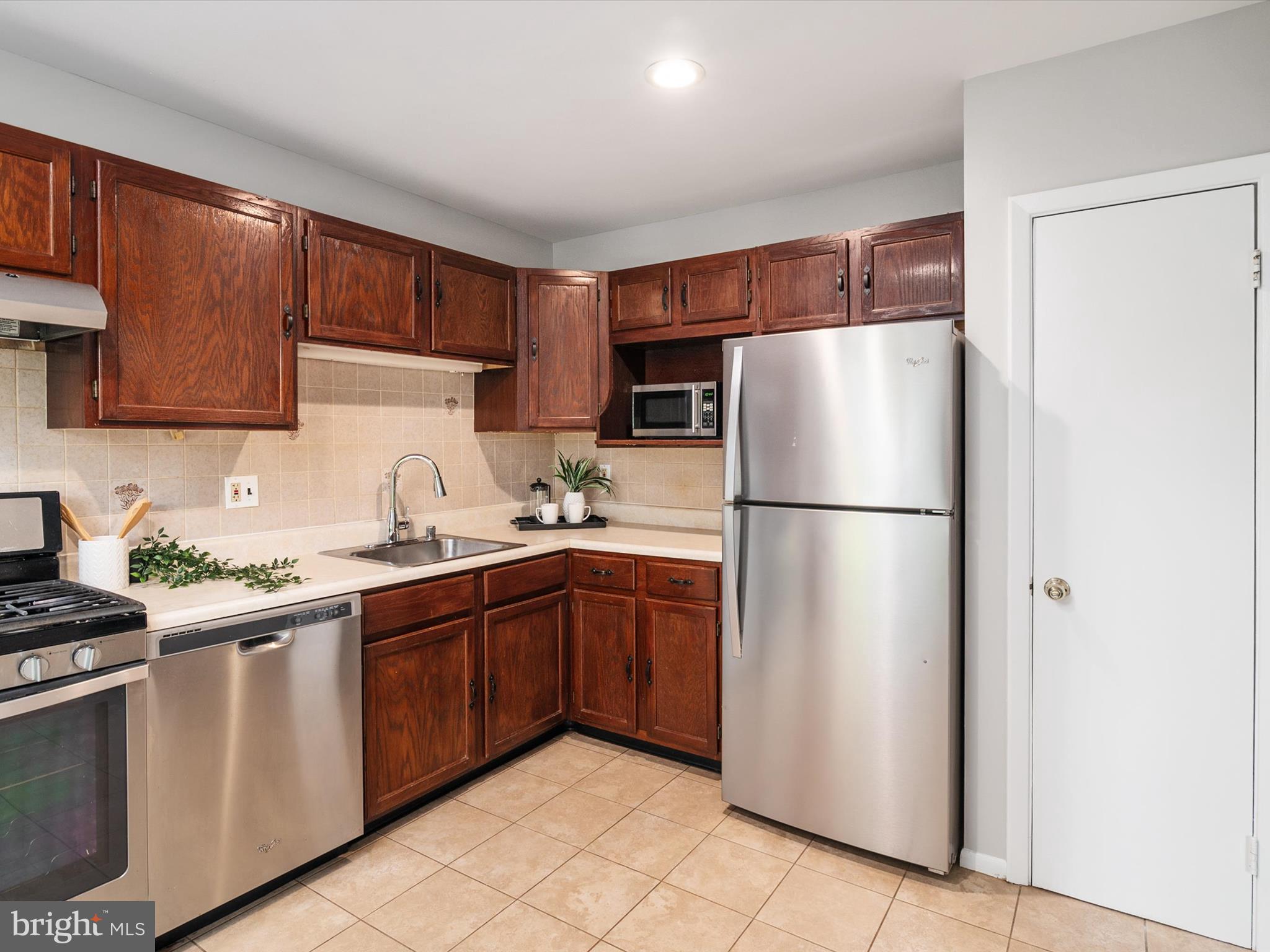 411 Crosby Road Catonsville, MD 21228 - Photo 9 of 33