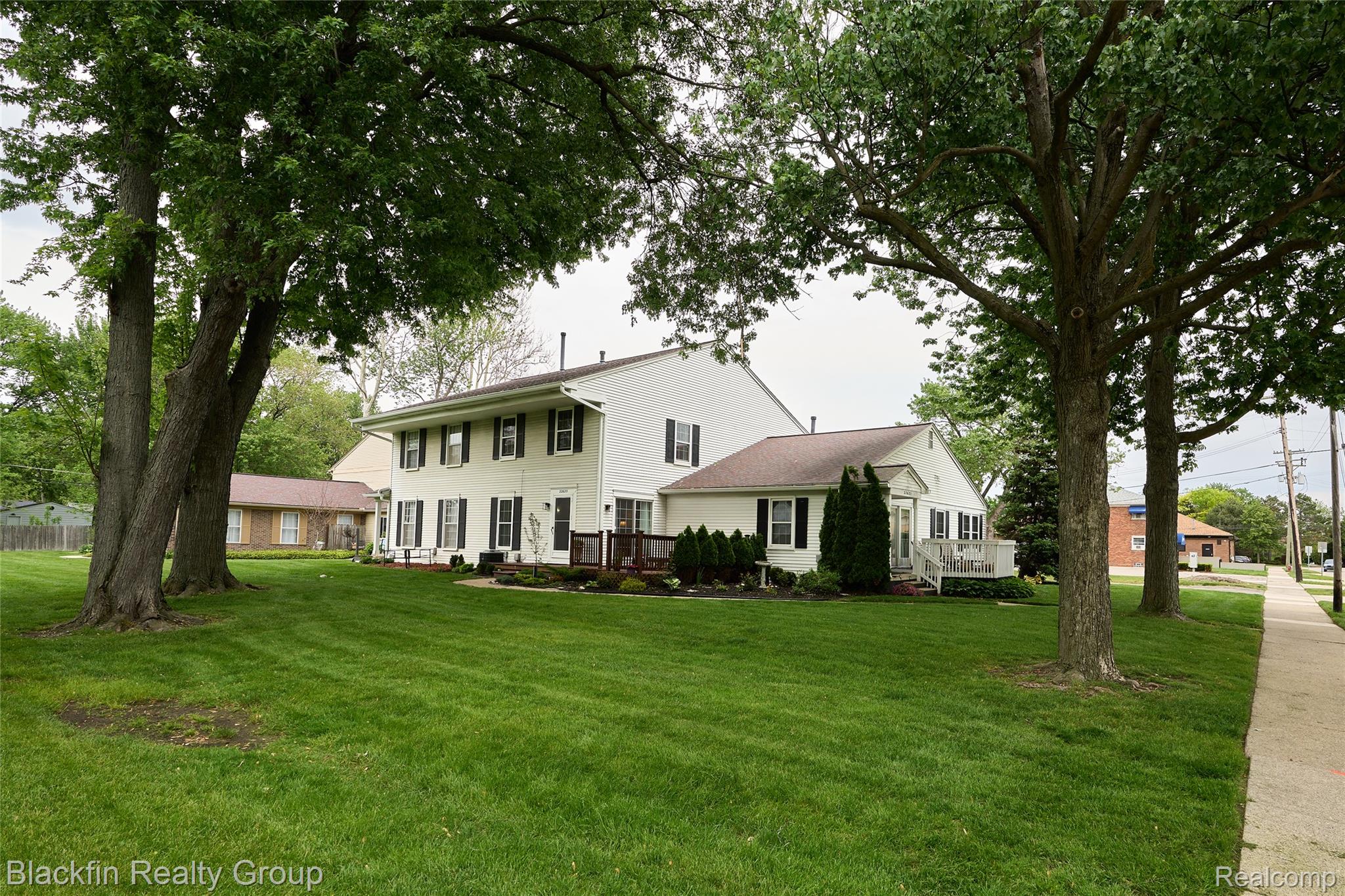 22625 Martin Road St. Clair Shores, MI 48081 - Photo 3 of 23 View of front facade featuring a front yard