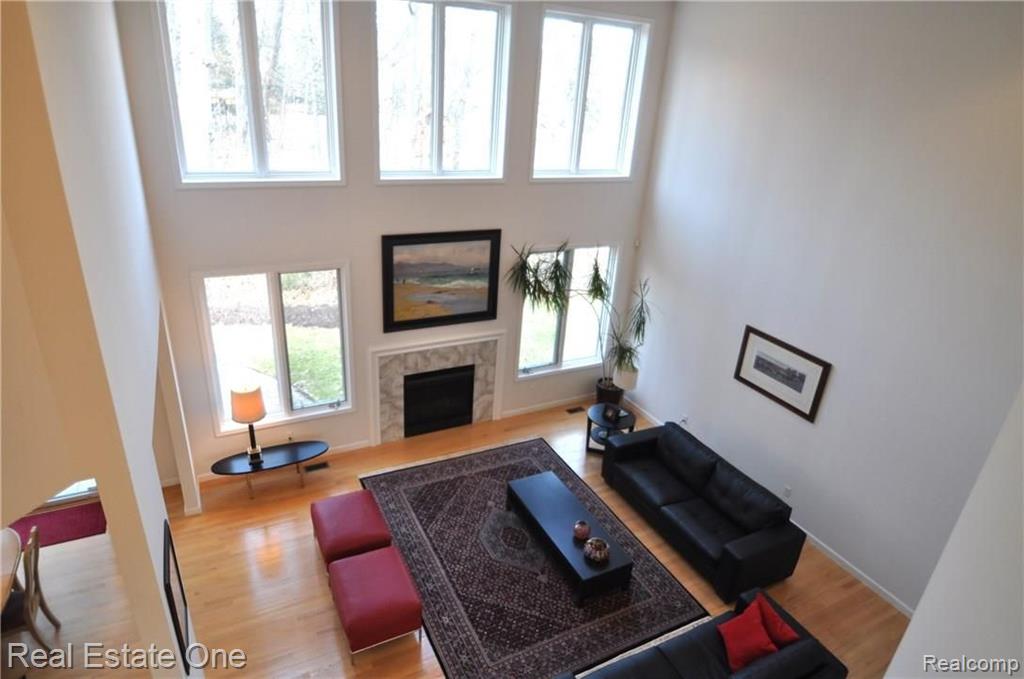 427 Mystic Valley Rochester Hills, MI 48307 - Photo 10 of 40