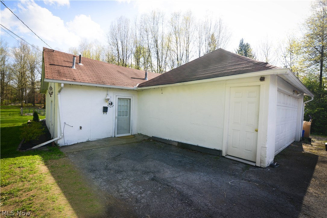 3819 Kirk Road Youngstown, OH 44511 - Photo 28 of 35 Apartment behind the garage