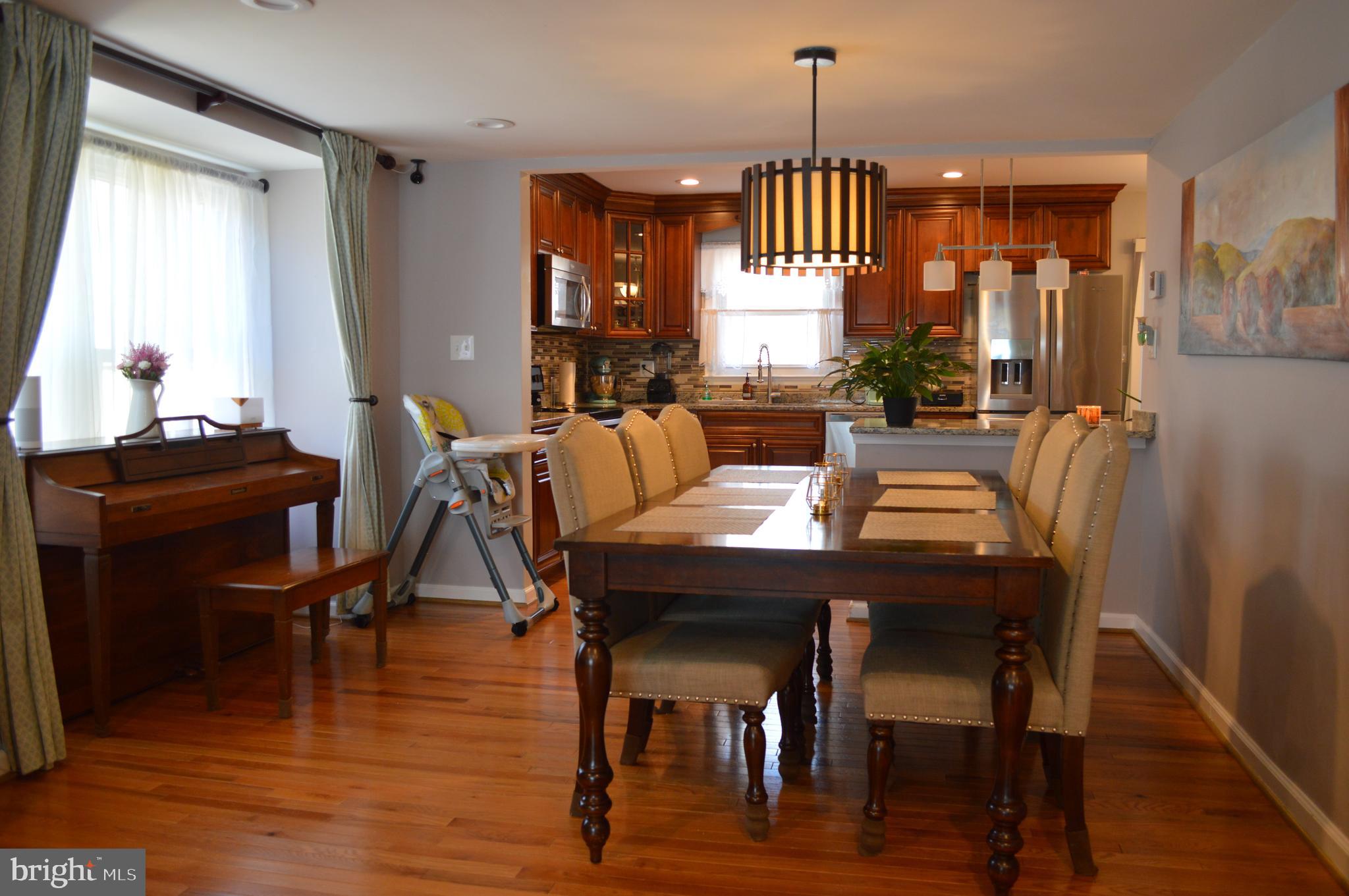 6223 Rathlin Drive Springfield, VA 22152 - Photo 4 of 25 DINNING