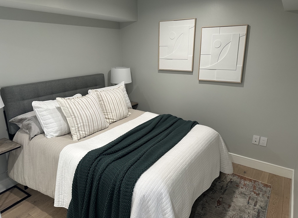 14 North Bennet Street, Unit 1 Boston, MA 02113 - Photo 15 of 20 a bedroom with a bed and a window