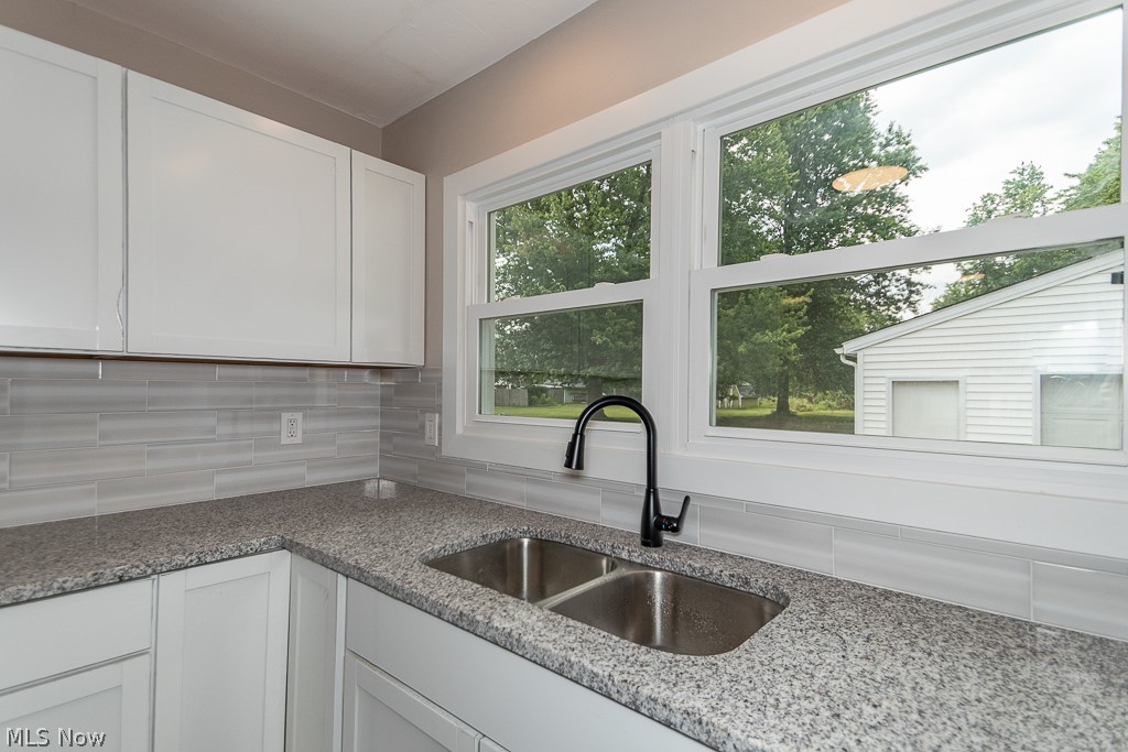 8360 Edgewood Road Mentor, OH 44060 - Photo 7 of 30 Granite countertops, stainless and black finishes.