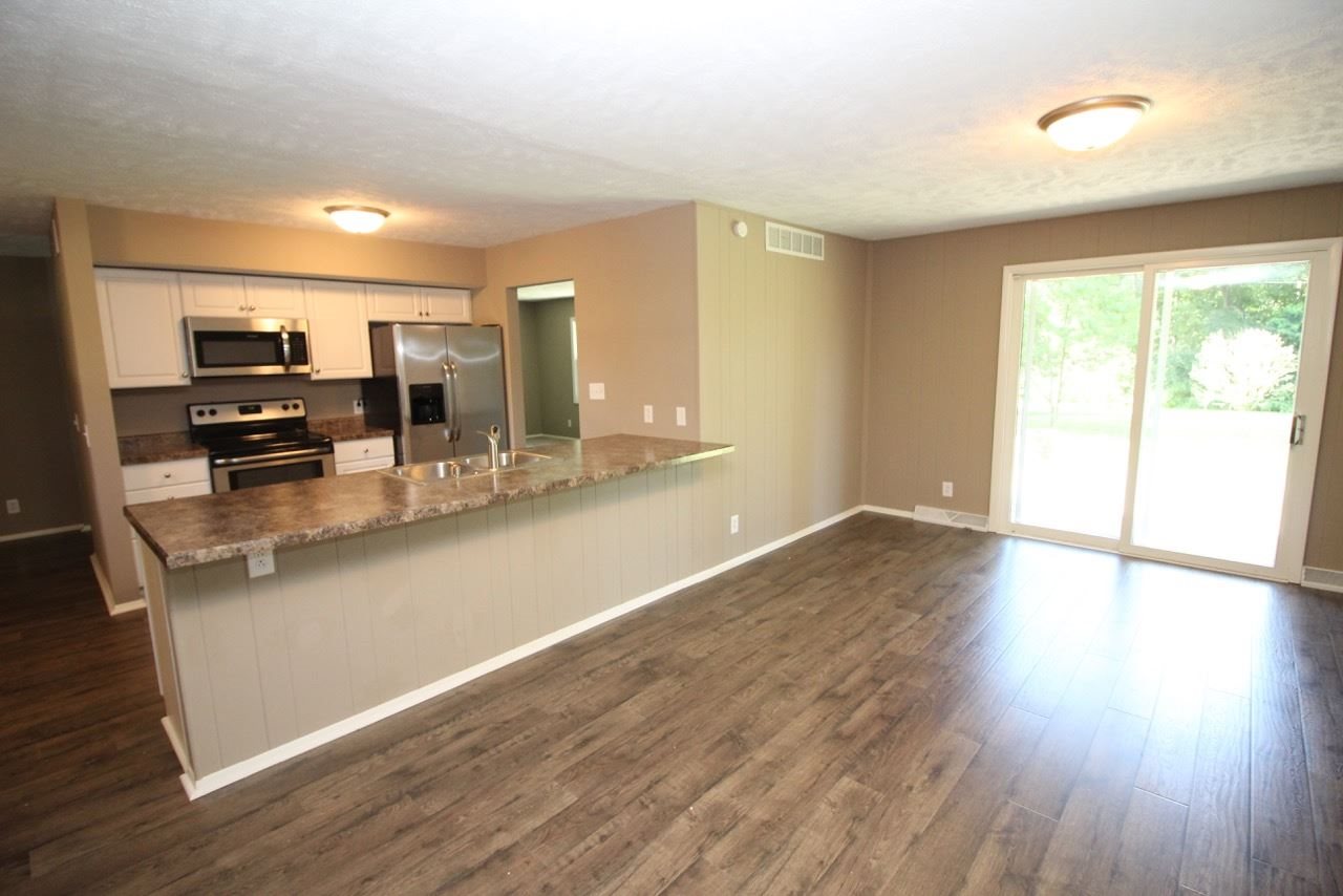 2076 East Sycamore Drive Rochester, IN 46975 - Photo 3 of 19
