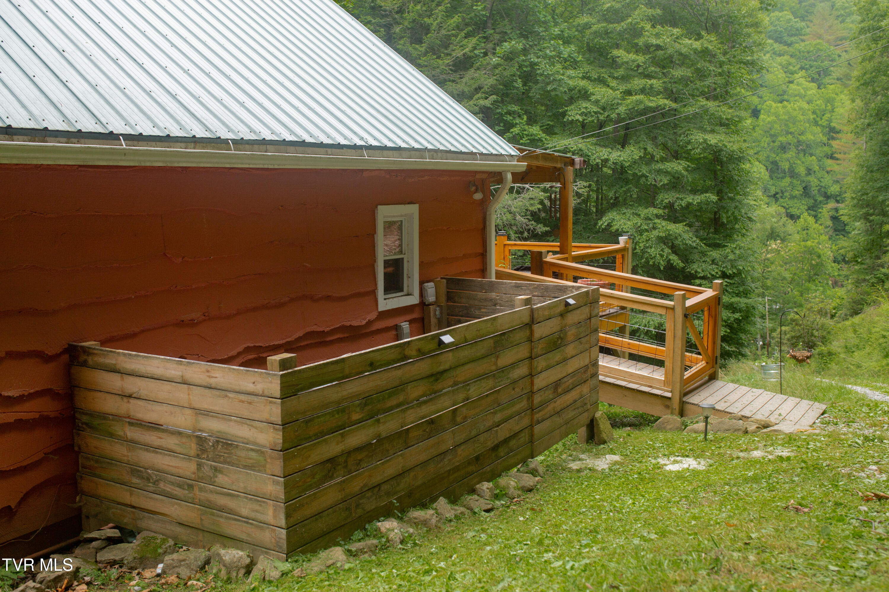 386 Tumbling Creek Road Erwin, TN 37650 - Photo 2 of 20 IMG_0589