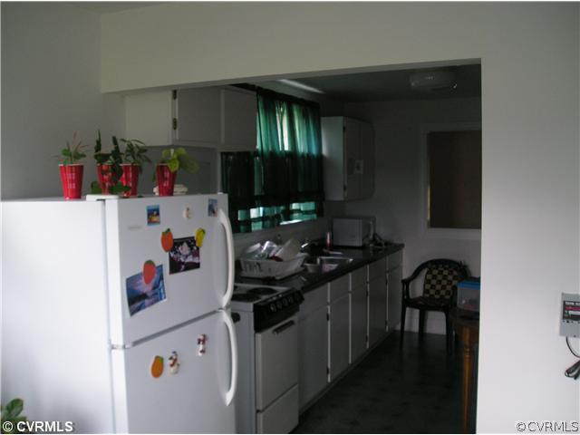 12615 Webb Road Disputanta, VA 23842 - Photo 3 of 4 Kitchen - view from breakfast area toward kitchen