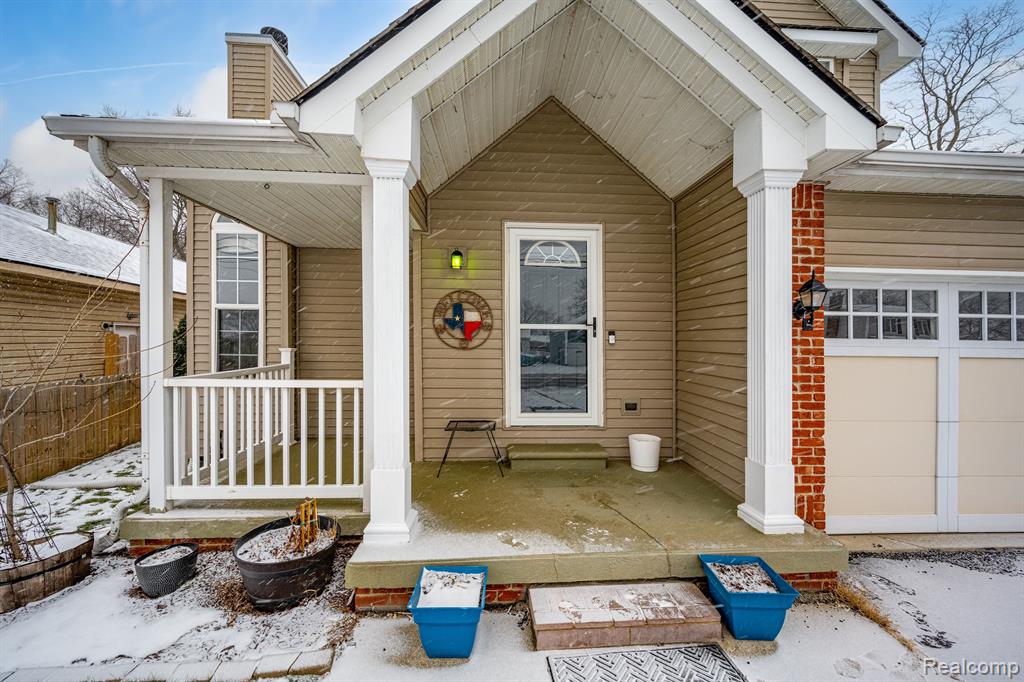 1307 South Cass Lake Road Waterford, MI 48328 - Photo 4 of 43