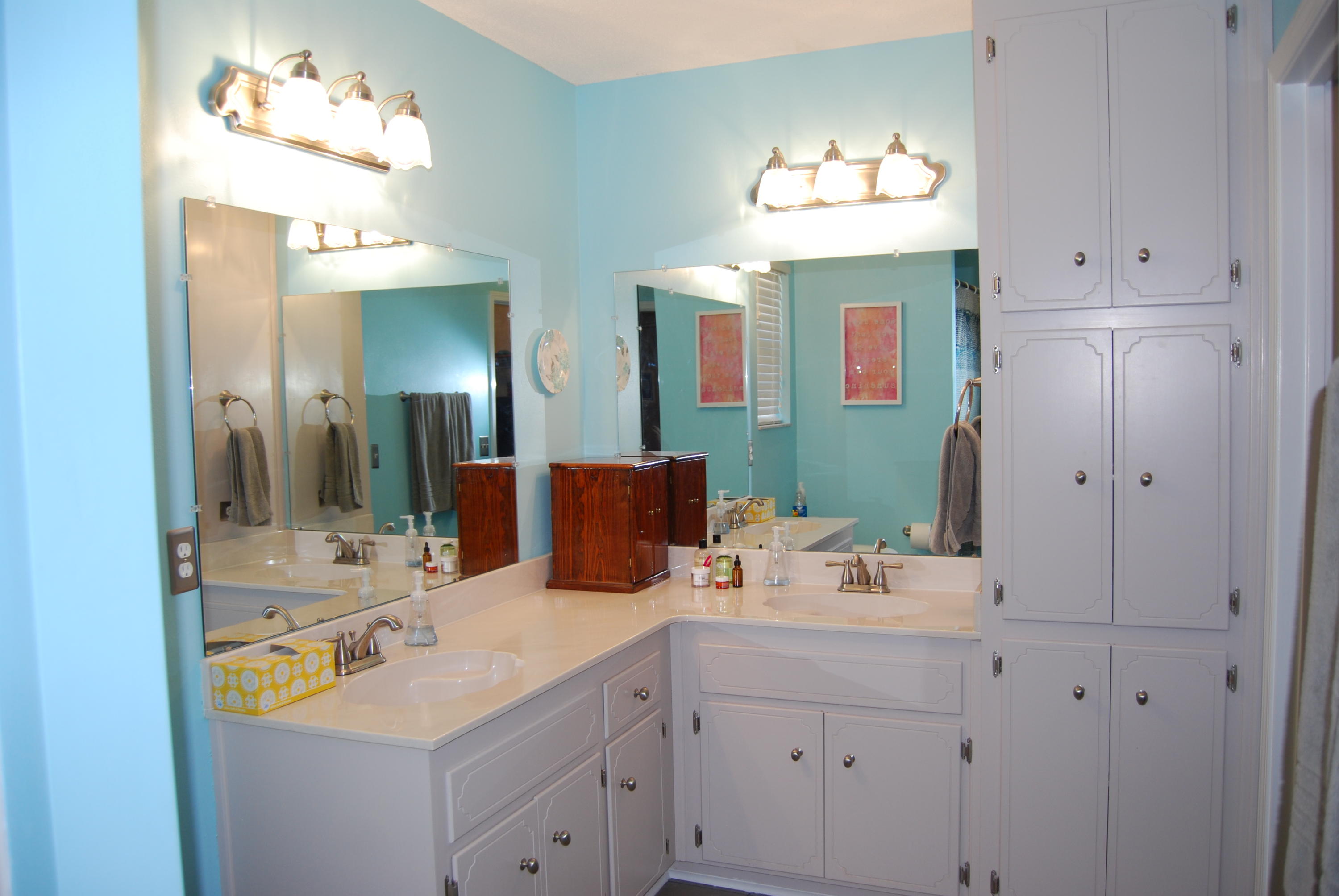 4455 Kingslynn Road Niceville, FL 32578 - Photo 19 of 36 a bathroom with a sink double vanity and a mirror