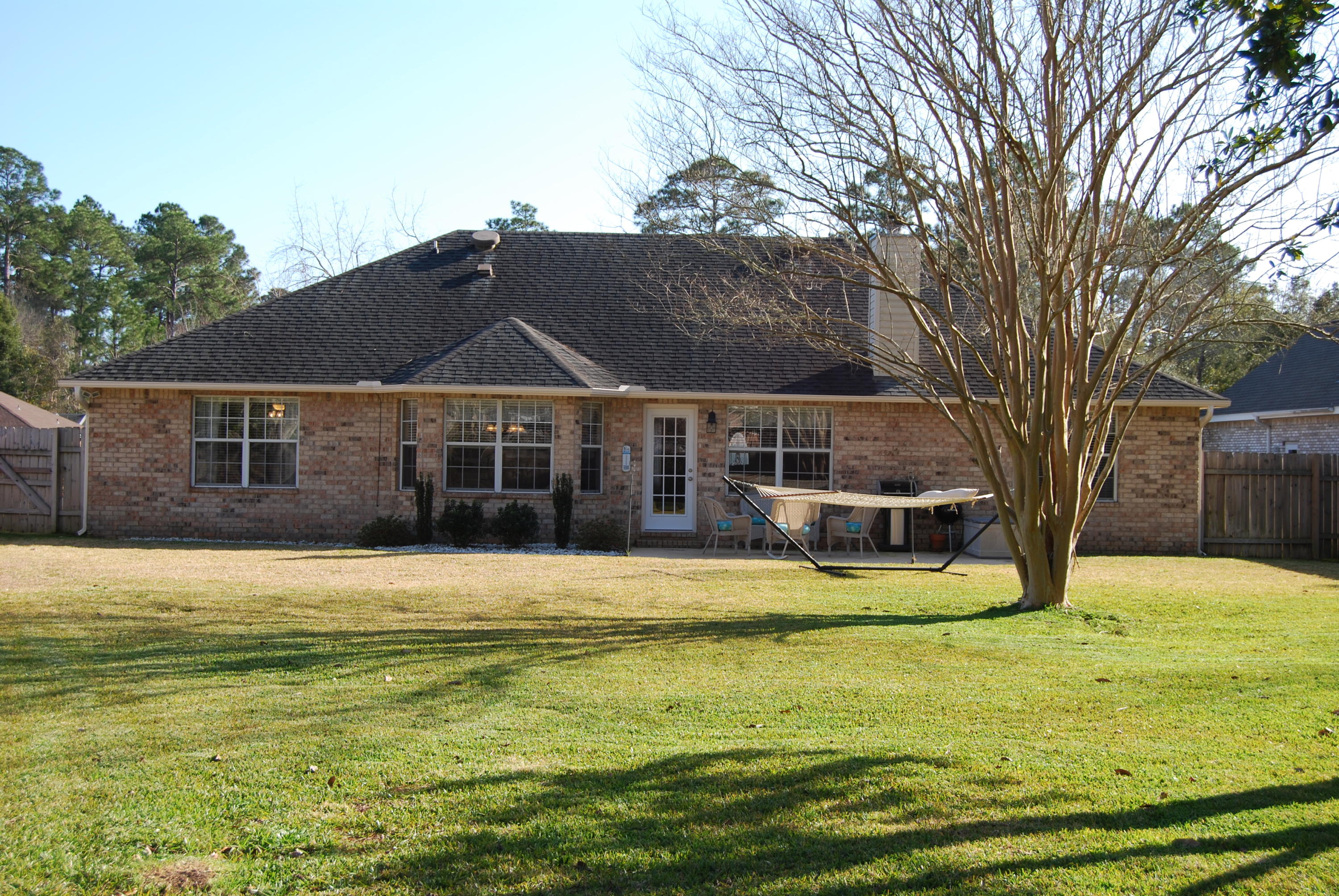 4455 Kingslynn Road Niceville, FL 32578 - Photo 32 of 36 a front view of a house with a garden