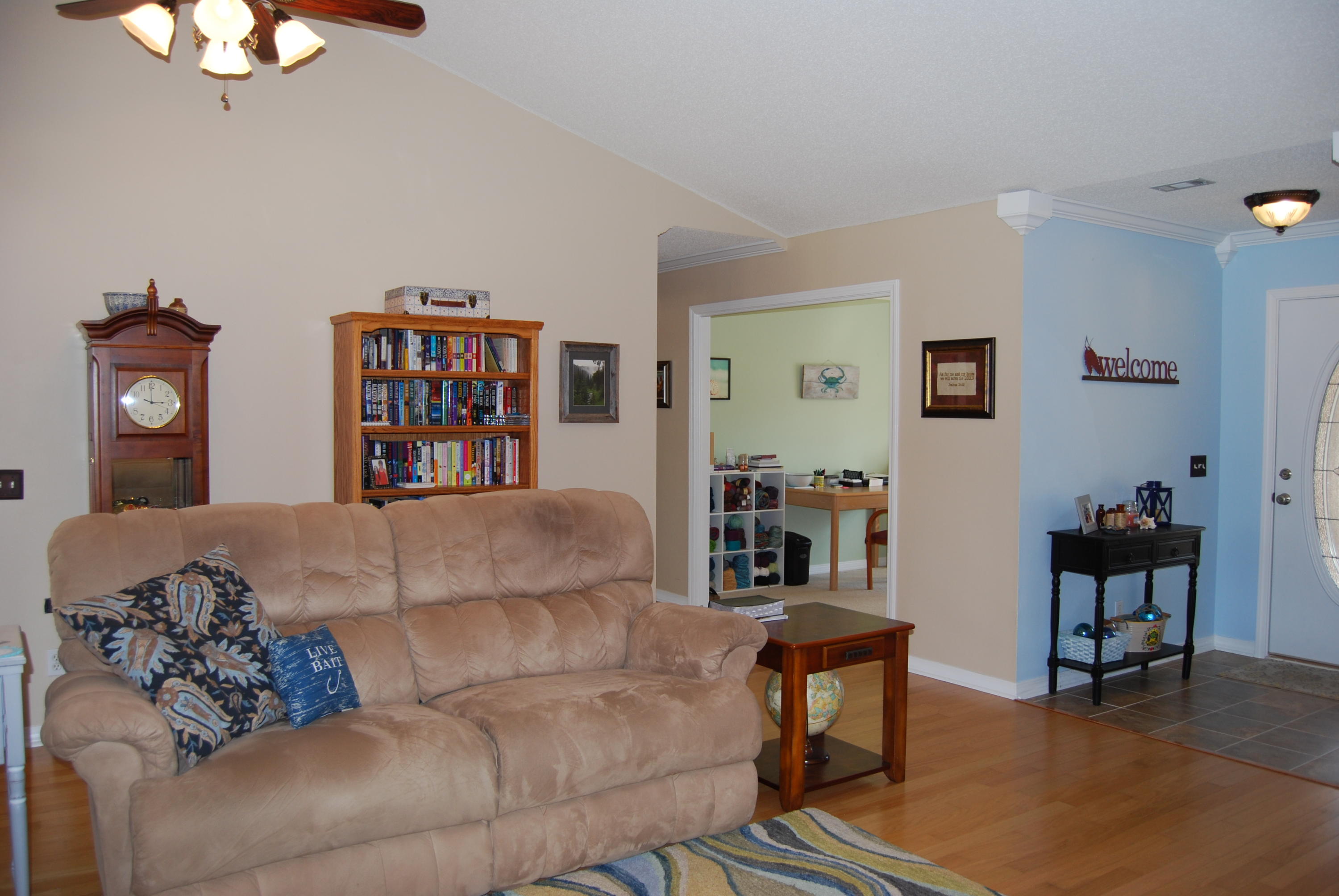4455 Kingslynn Road Niceville, FL 32578 - Photo 6 of 36 a living room with furniture and a couch