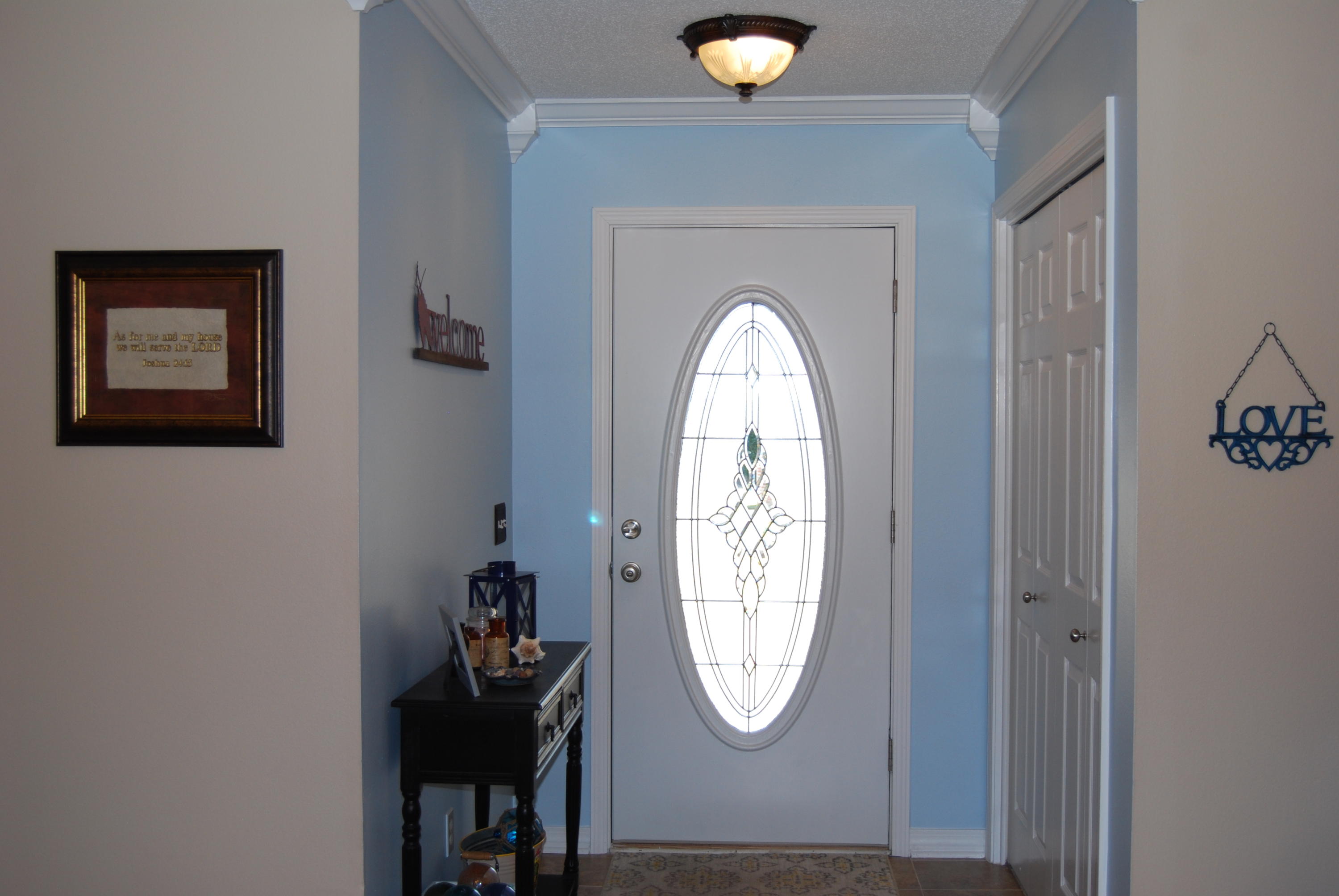 4455 Kingslynn Road Niceville, FL 32578 - Photo 7 of 36 a view of a livingroom with furniture and a mirror