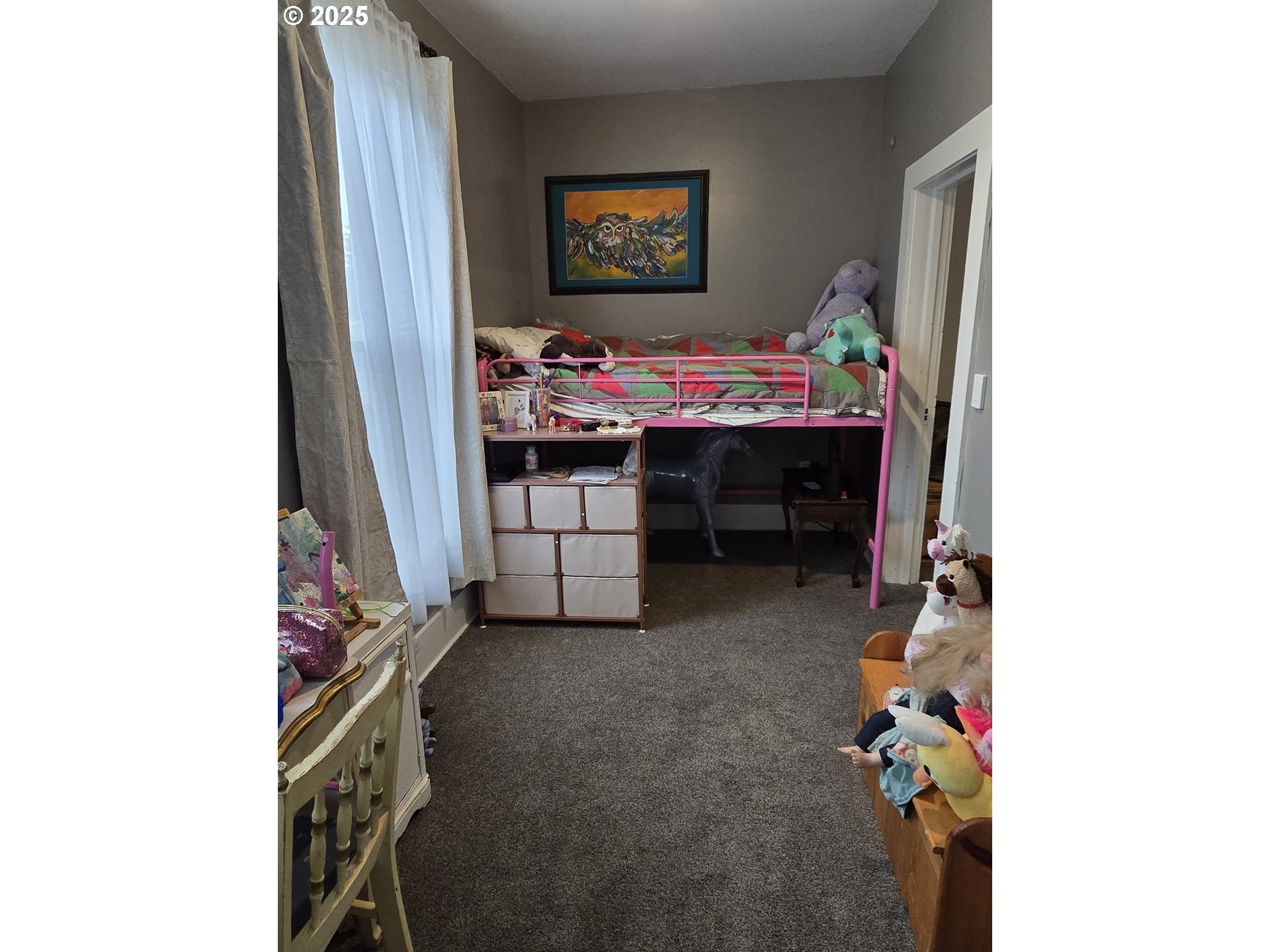 515 West Main Street Enterprise, OR 97828 - Photo 21 of 22 a room with furniture and window