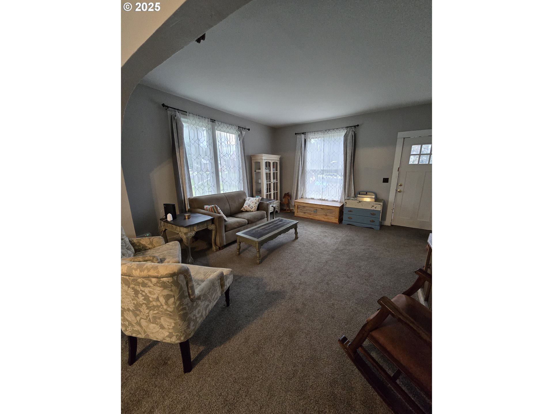 515 West Main Street Enterprise, OR 97828 - Photo 9 of 22 a living room with furniture and window