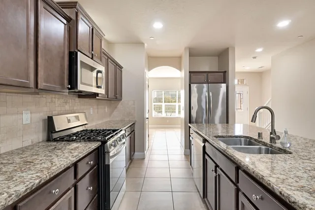 $550,000 | 6165 East Farrin Avenue, Fresno, CA 93727