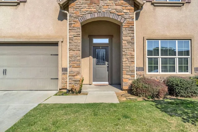 $550,000 | 6165 East Farrin Avenue, Fresno, CA 93727