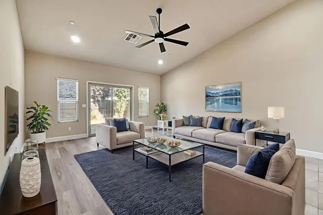 $550,000 | 6165 East Farrin Avenue, Fresno, CA 93727