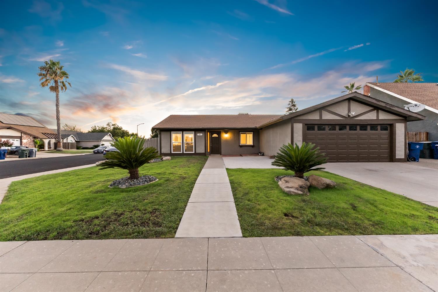 a view of a house with a yard