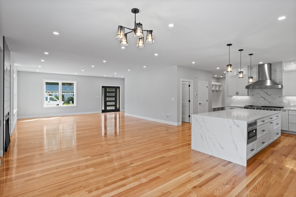1 Walsh Road Bedford, MA 01730 - Photo 5 of 42 Gallery Image 5