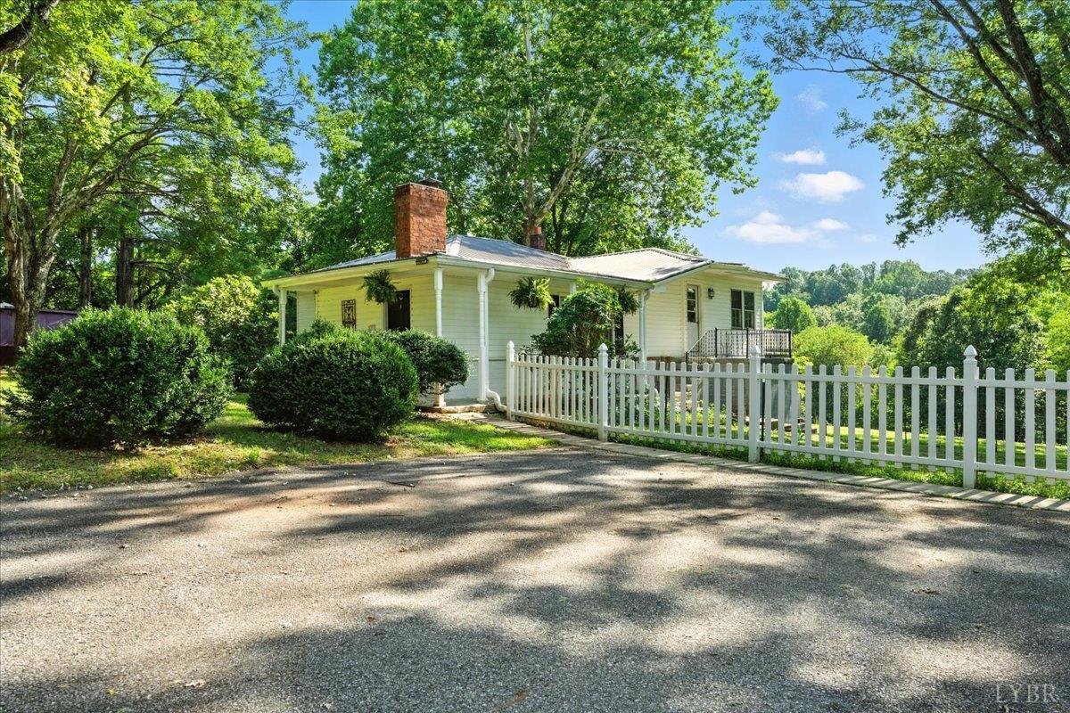 134 Old Wiggington Road Lynchburg, VA 24501 - Photo 5 of 64 Gallery Image 5