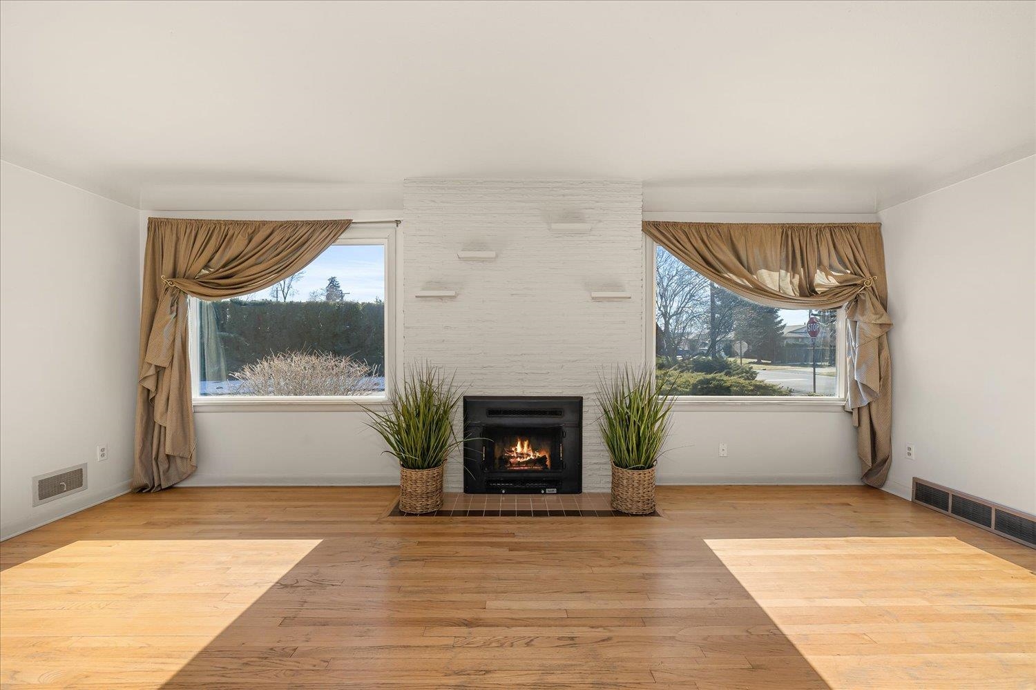2912 North Maple Road Spokane, WA 99206 - Photo 2 of 33