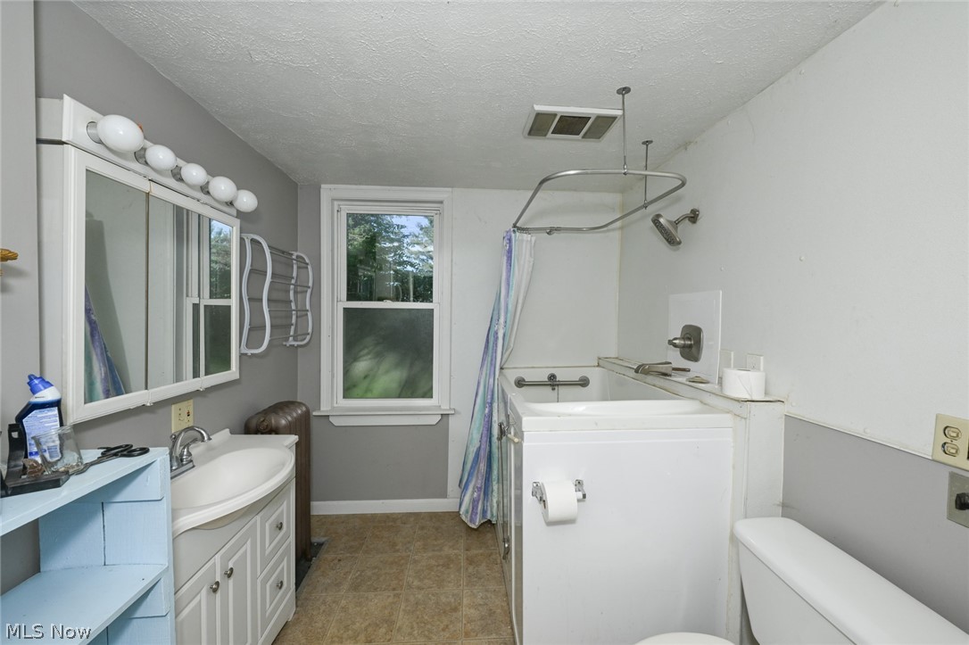 8212 White Road Burbank, OH 44214 - Photo 13 of 16 Gallery Image 13