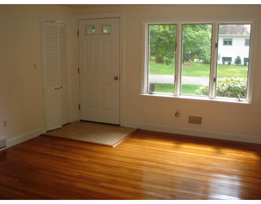31 Davidson Road Framingham, MA 01701 - Photo 3 of 10