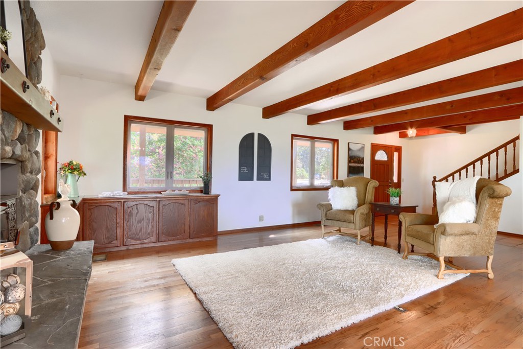 5857 Allred Road Mariposa, CA 95338 - Photo 6 of 62 a living room with furniture and a rug