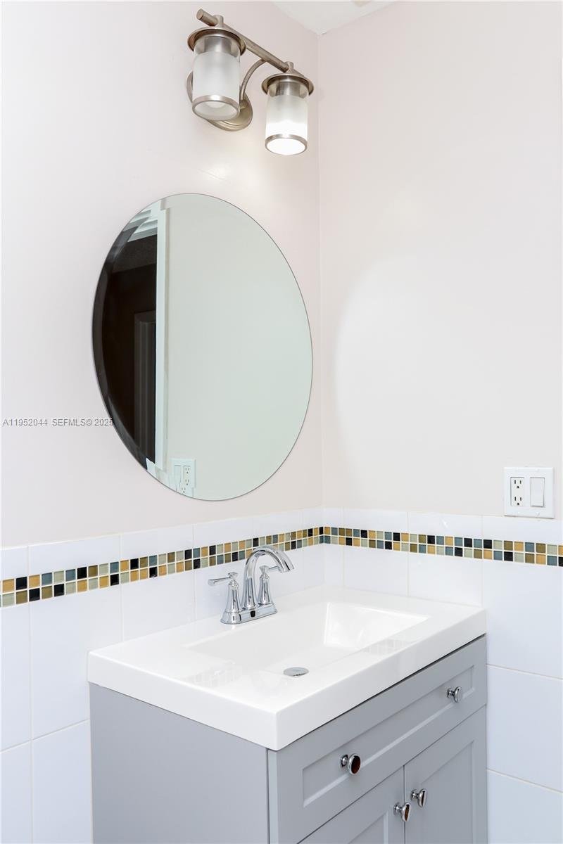 8320 Southwest 39th Court Davie, FL 33328 - Photo 43 of 51 full bathroom upstairs