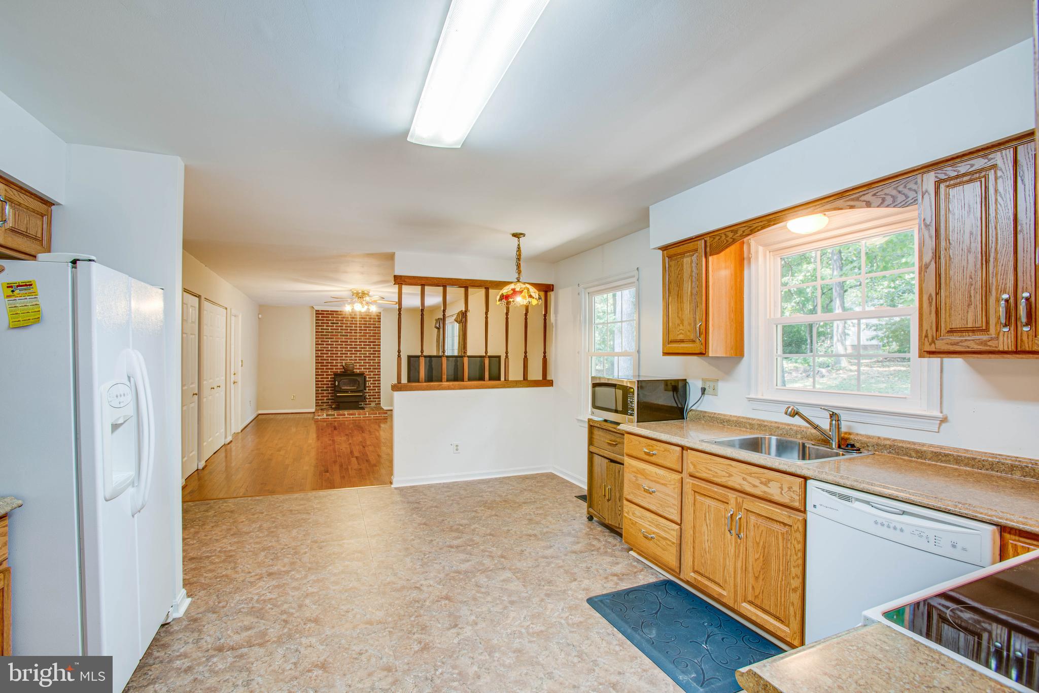 109 Valley View Road Fredericksburg, VA 22407 - Photo 10 of 34 Kitchen with adjoining family room
