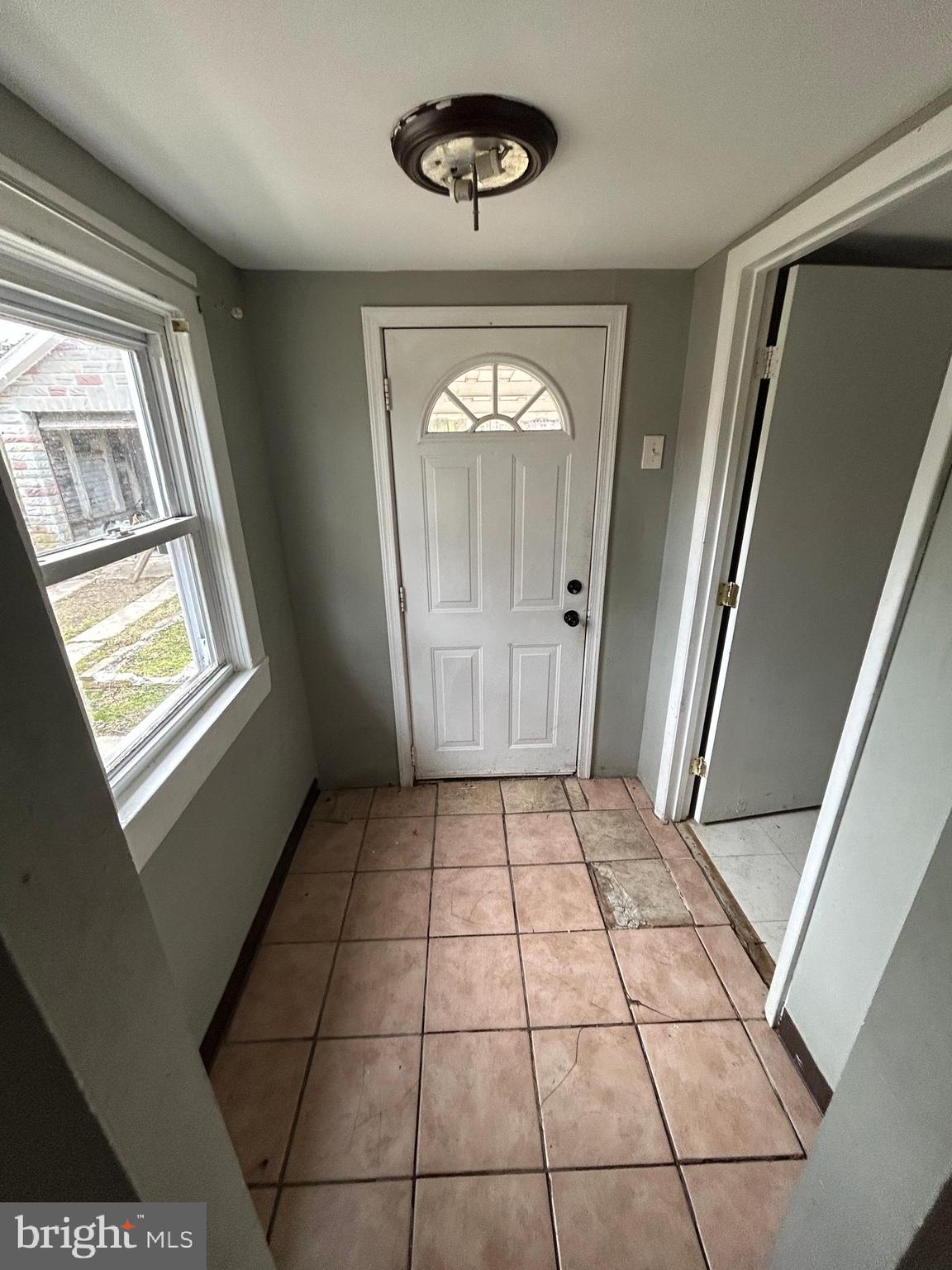 1137 Monroe Circle Baltimore, MD 21225 - Photo 25 of 34