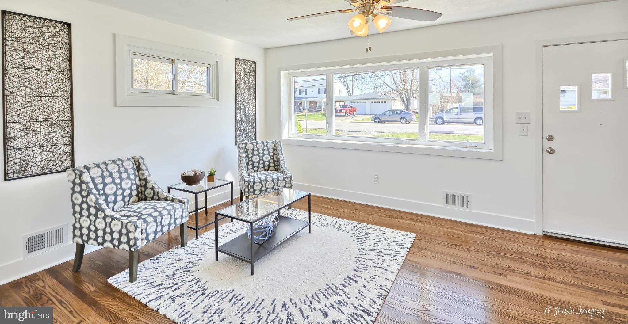 6006 Hunt Club Road Elkridge, MD 21075 - Photo 5 of 30 Living Room