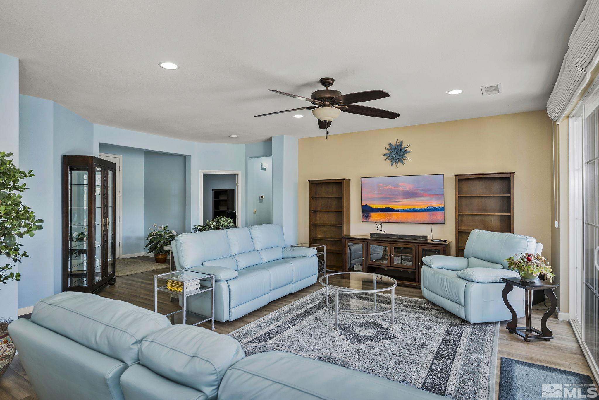 9645 Aidan Way Reno, NV 89521 - Photo 2 of 21 Photo 2
