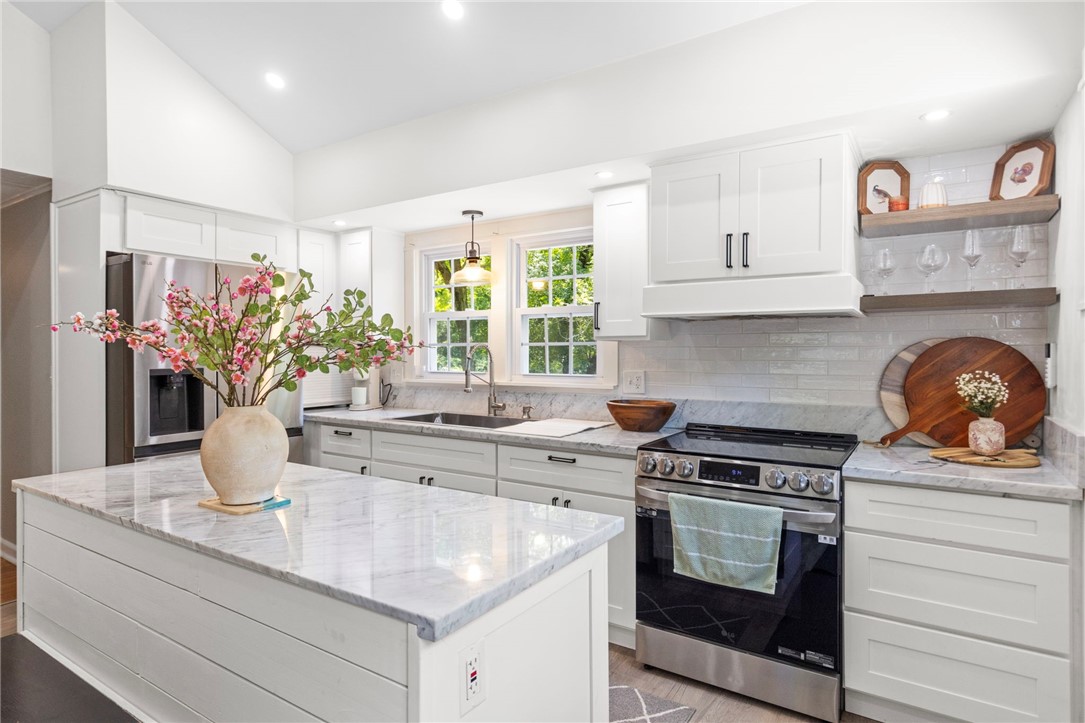 762 Waites Corner Road South Kingstown, RI 02892 - Photo 10 of 43