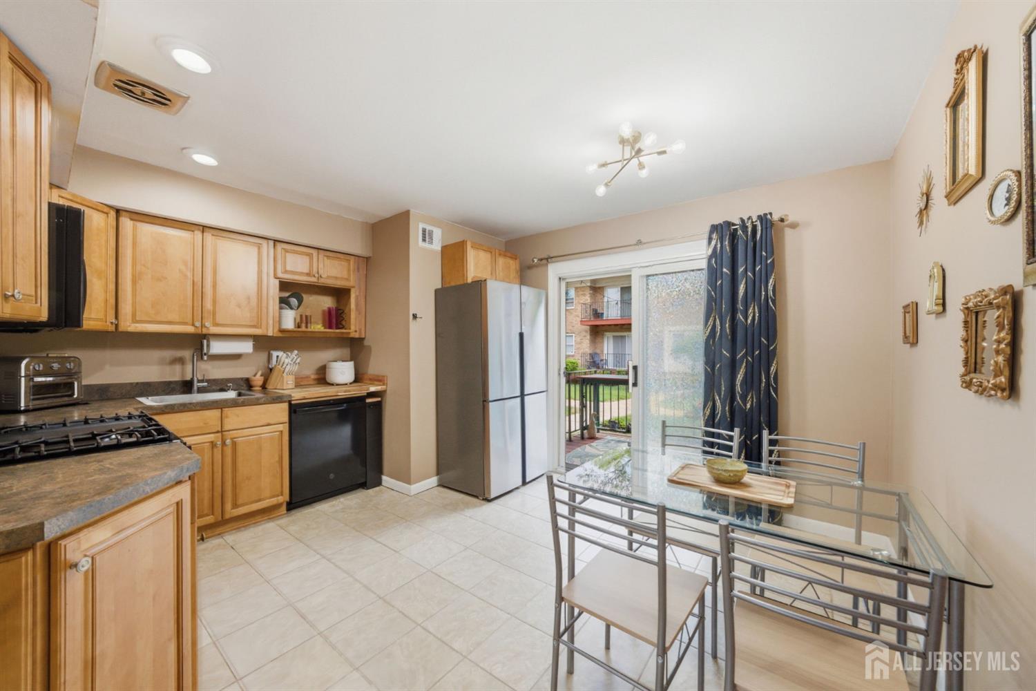 187 Evergreen Road, Unit 4A Edison, NJ 08837 - Photo 4 of 33