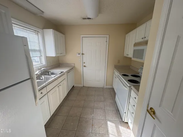 $1,700 | 2521 Gordon Glen Court, Unit 103, Raleigh, NC 27617