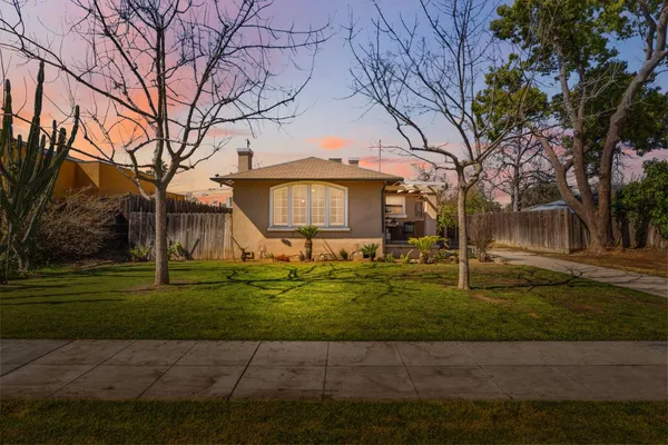 $279,900 | 1727 North Vagedes Avenue, Fresno, CA 93705