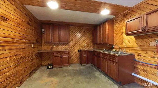 $895,000 | 19056 Country Road 427, Summersville, MO 65571