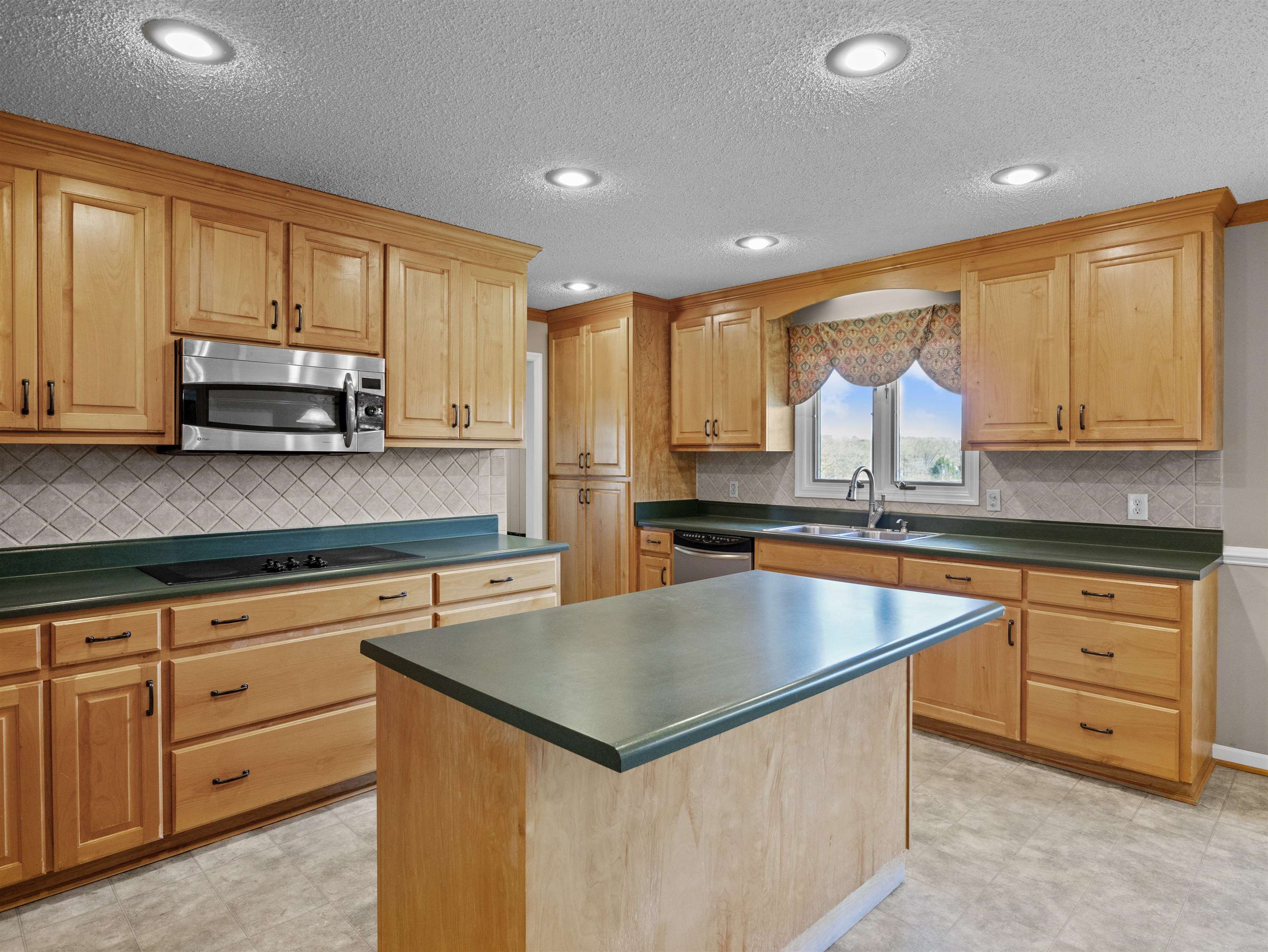 135 School Road Campobello, SC 29322 - Photo 8 of 28 Gallery Image 8
