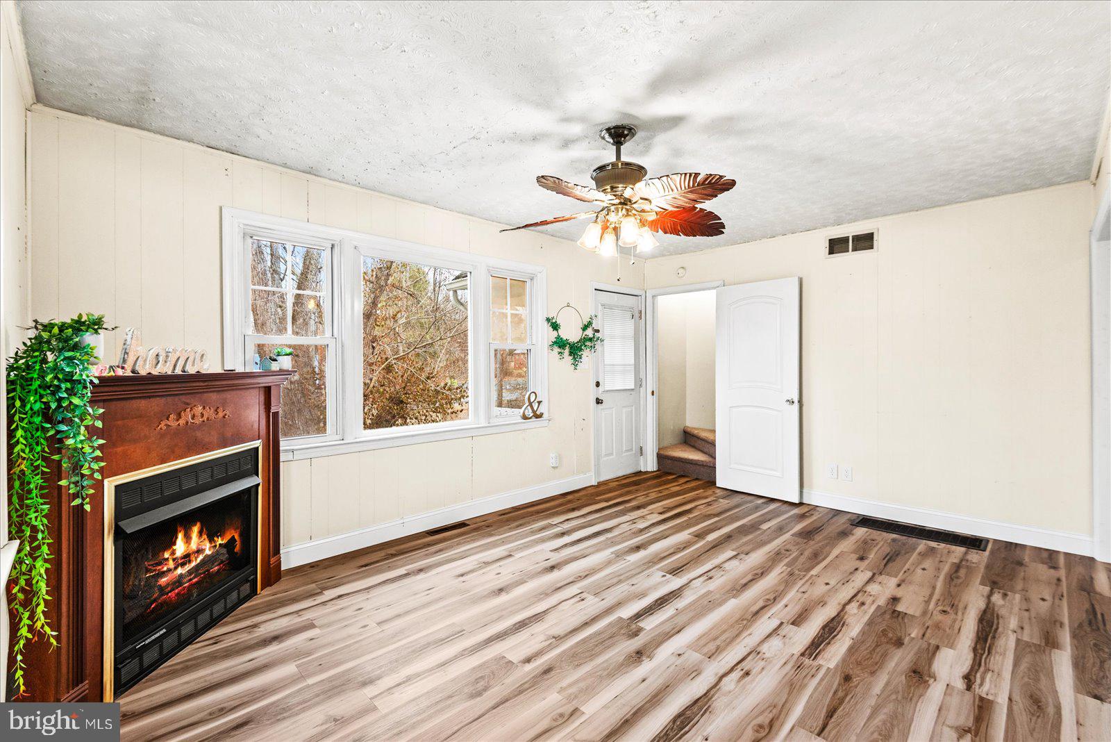 187 Onville Road Stafford, VA 22556 - Photo 11 of 33 Spacious Family room