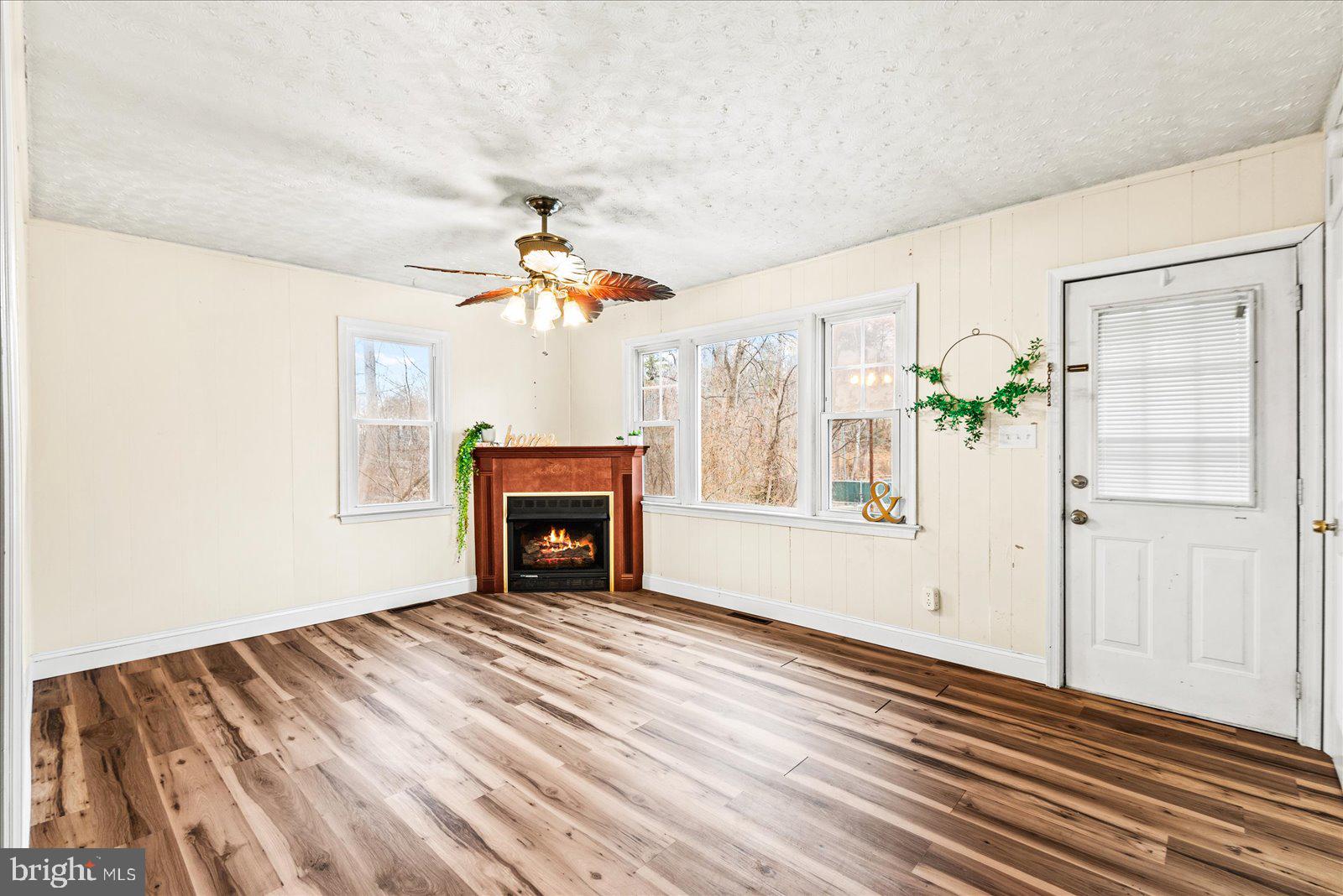 187 Onville Road Stafford, VA 22556 - Photo 10 of 33 Spacious Family room