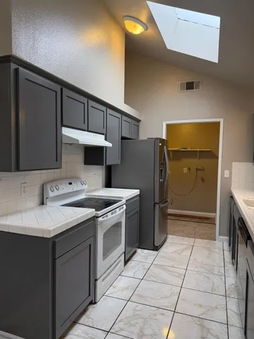 $2,100 | 7738 North Woodrow Avenue, Fresno, CA 93720