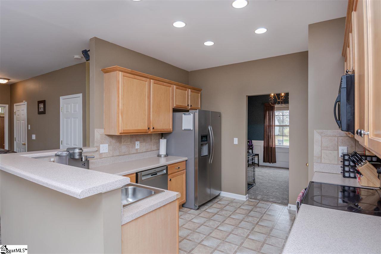 105 Ridgebrook Way Greenville, SC 29605 - Photo 4 of 32 Gallery Image 4