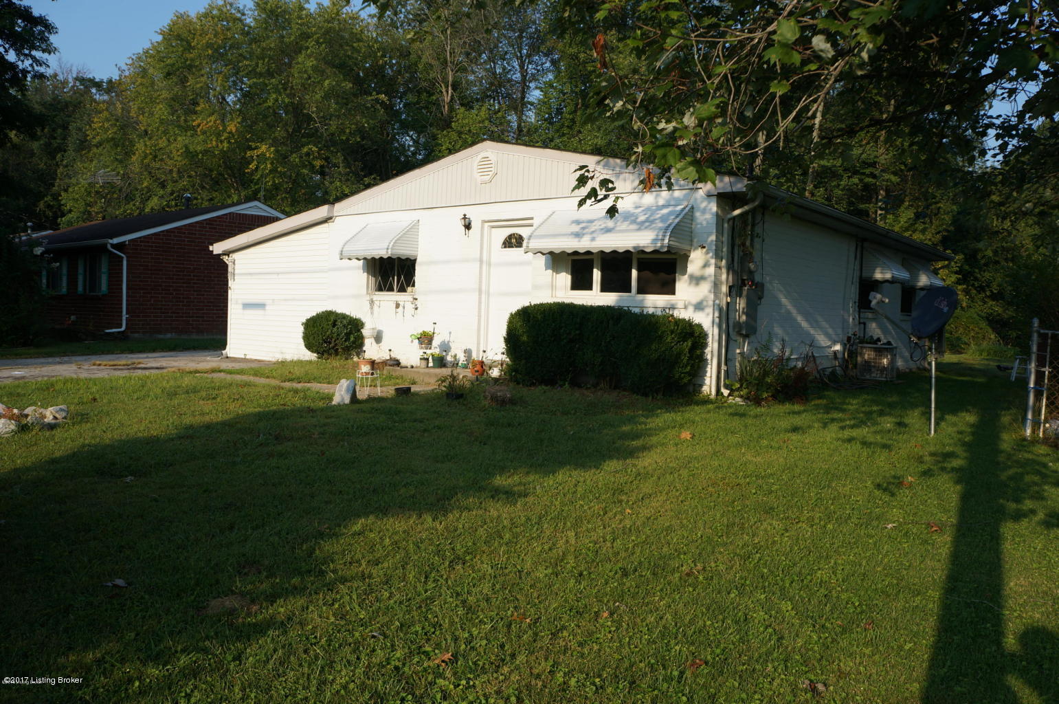 8704 James R Road Fairdale, KY 40118 - Photo 1 of 1 Front