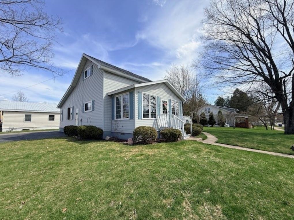 311 Pier Street Merrill, WI 54452 - Photo 3 of 34