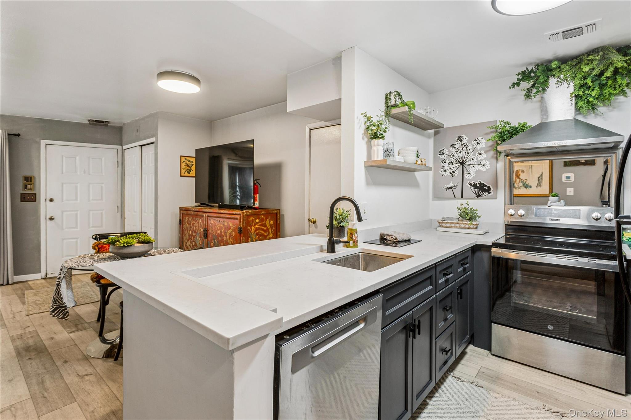 811 Shore Road, Unit 11 Long Beach, NY 11561 - Photo 11 of 33