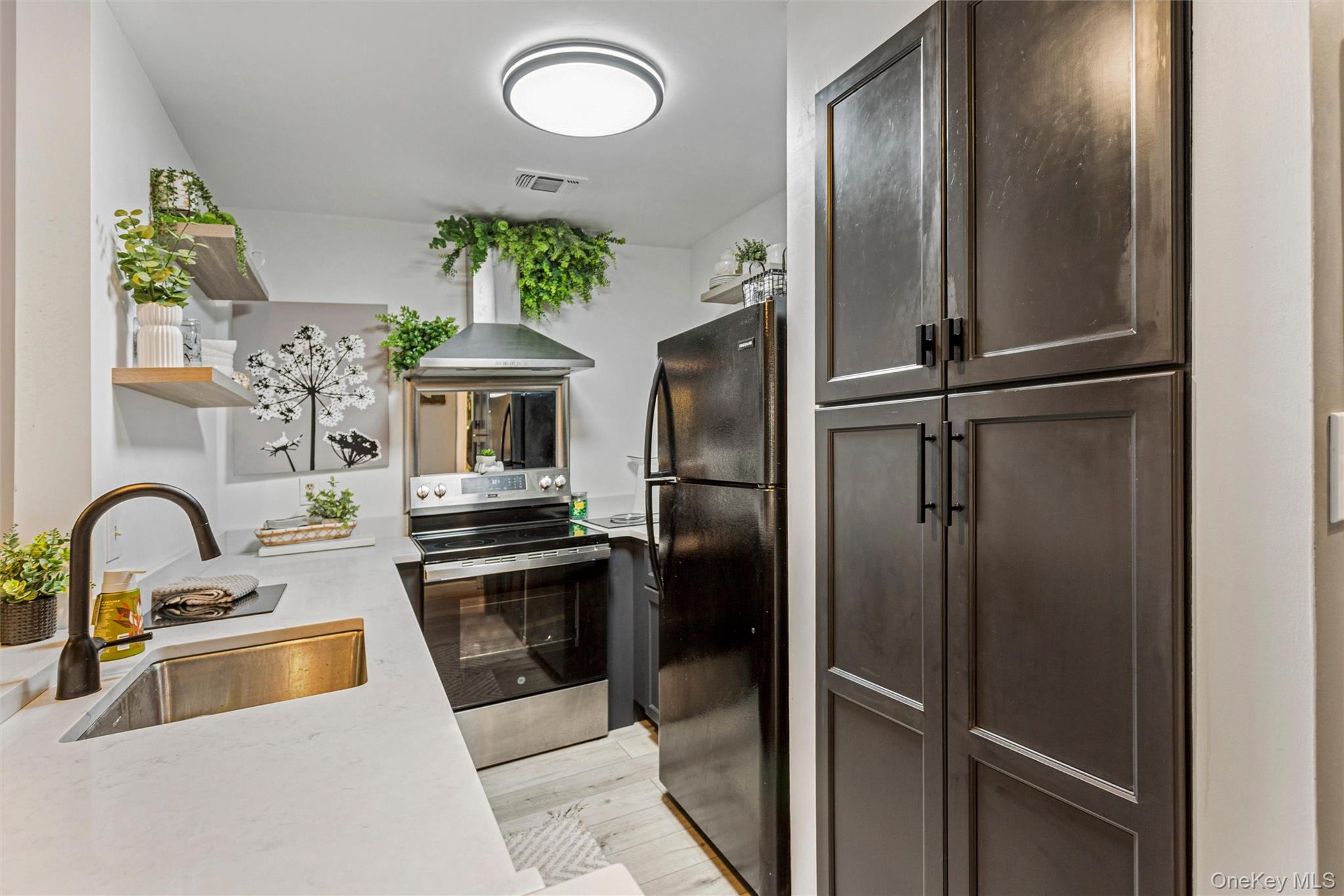 811 Shore Road, Unit 11 Long Beach, NY 11561 - Photo 12 of 33