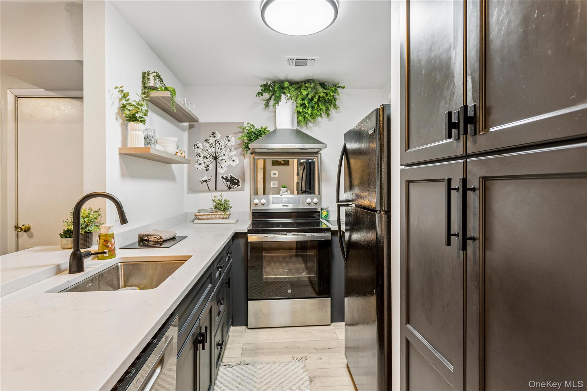 811 Shore Road, Unit 11 Long Beach, NY 11561 - Photo 10 of 33