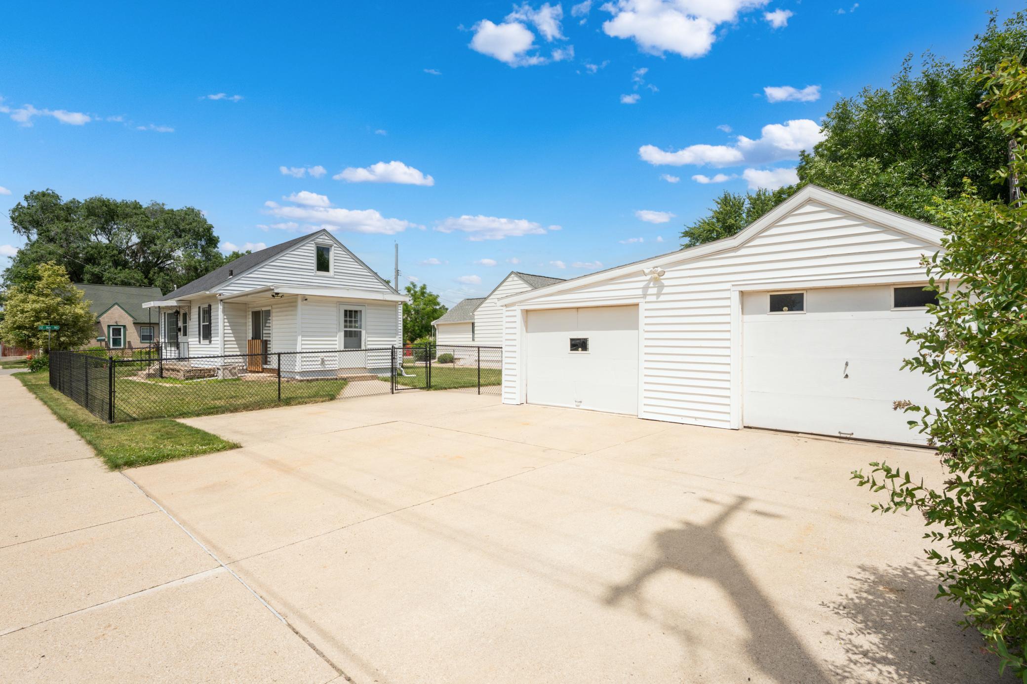 1205 9th Street Northeast Rochester, MN 55906 - Photo 2 of 26