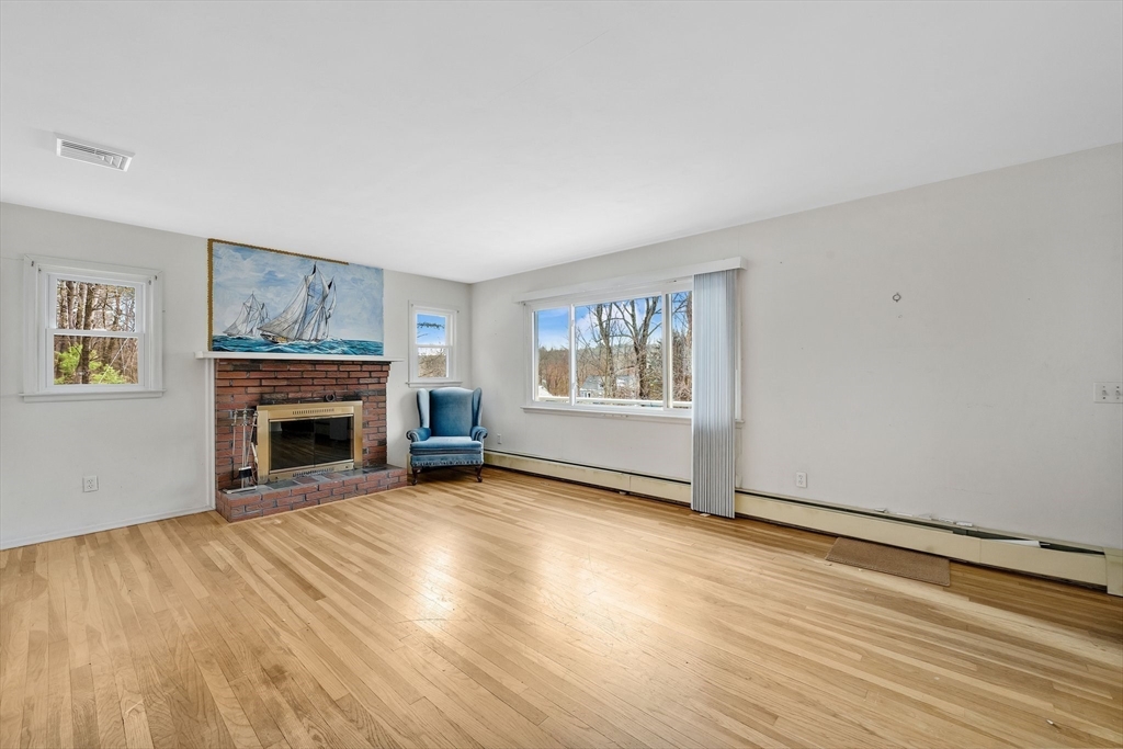 167 1/2 Palmer Road Monson, MA 01057 - Photo 9 of 36 Gallery Image 9