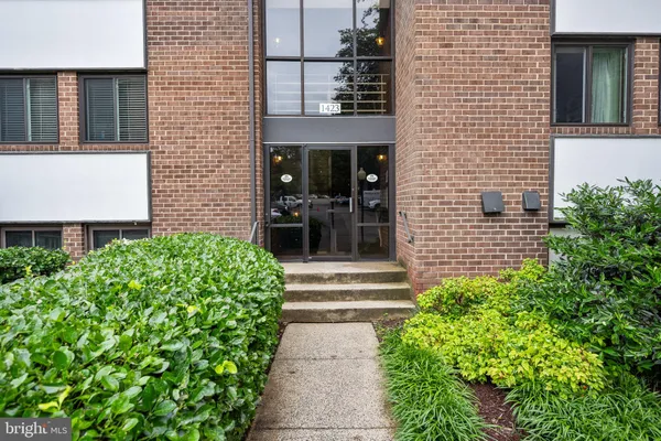$380,000 | 1423 Northgate Square, Unit 142311C, Reston, VA 20190
